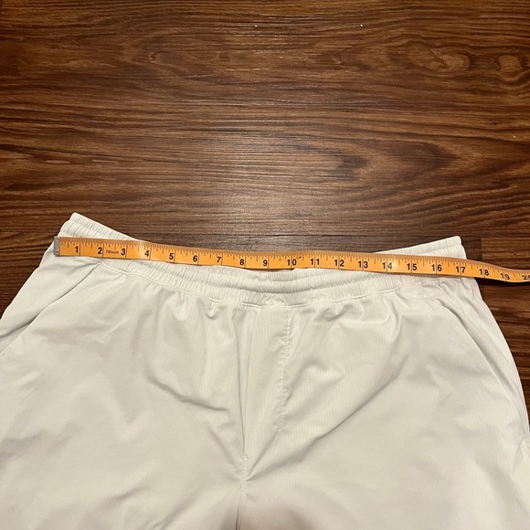 Lululemon Mens White Shorts - Picture 4 of 11